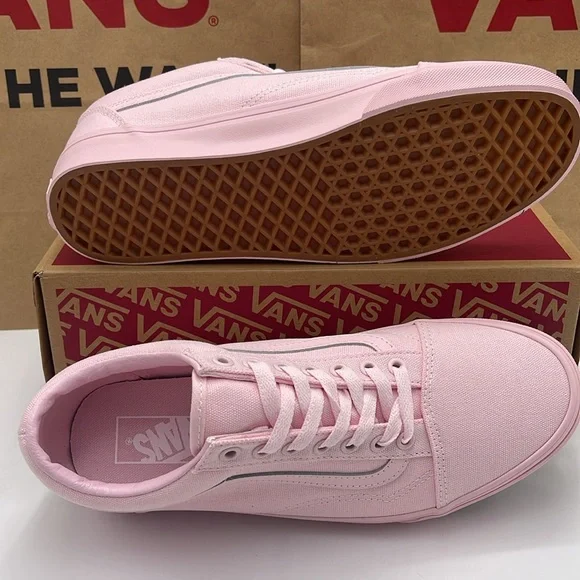 Vans Men’s Pink Sneakers Classic Design Old Skool
Pastel Mono Pink
VN000CT8PNK - Picture 6 of 16